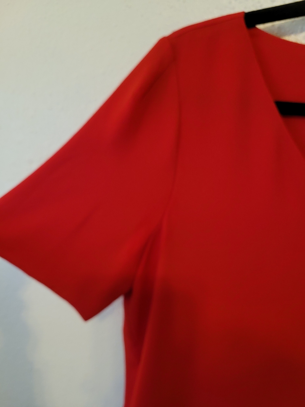 Aritzia Babaton Randy Blouse Red Flutter Sleeve V Neck Top Medium - Picture 4 of 6